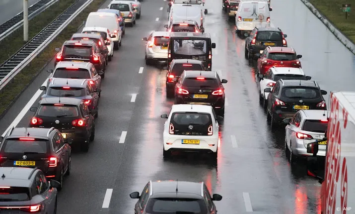 a12 bij bunnik deels dicht door ongeluk met vrachtwagen