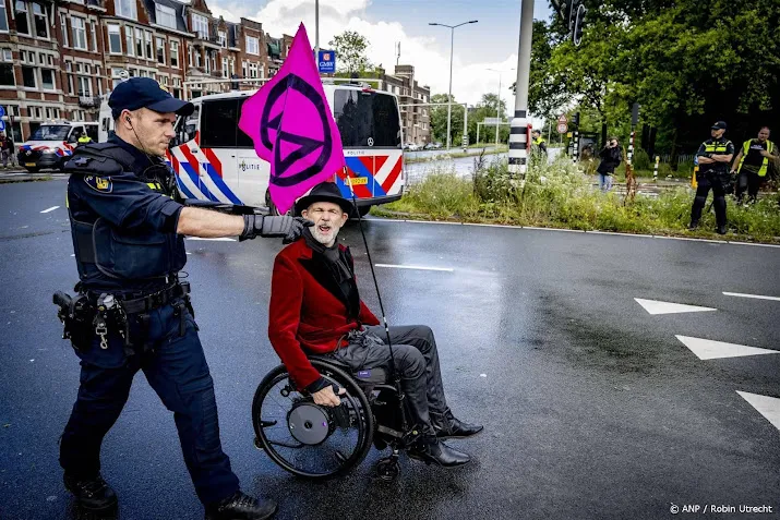 a12 in den haag weer vrij na blokkade door extinction rebellion