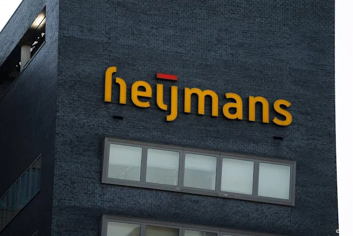 aandelenbeurs amsterdam sluit licht lager heijmans stijgt hard