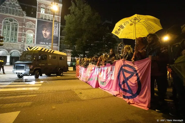 aanhoudingen bij klimaatprotest in amsterdam