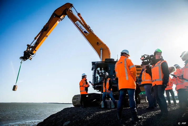 aanpassen afsluitdijk en snelwegen op de tocht
