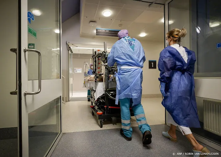aantal coronapatienten in ziekenhuizen blijft stabiel