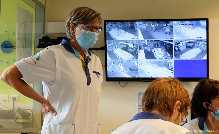 aantal coronapatienten op intensive care onder 700