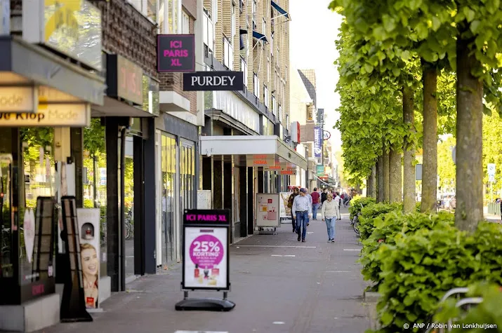 aantal webshops voor het eerst groter dan aantal fysieke winkels