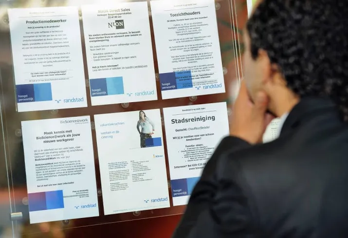aantal werklozen zakt onder de 400 000