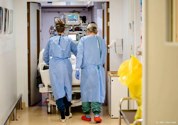 aantal ziekenhuisopnames stijgt niet meer minder positieve tests
