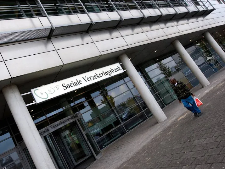 aanvrager uitkering verzwijgt bezit buitenland