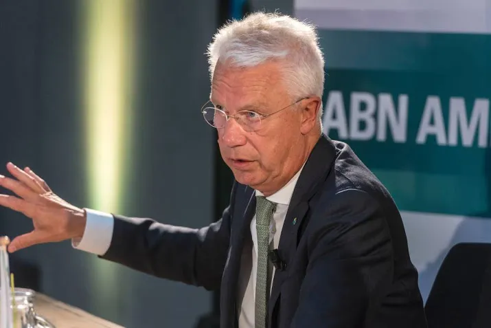 abn amro houdt zakenbank tegen het licht