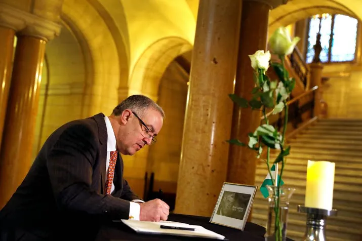 aboutaleb tekent condoleanceregister lubbers