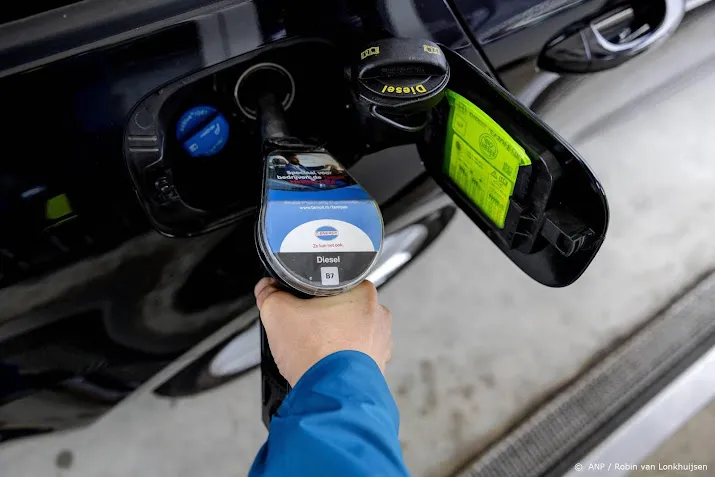 acea marktaandelen diesel en benzineautos krimpen verder