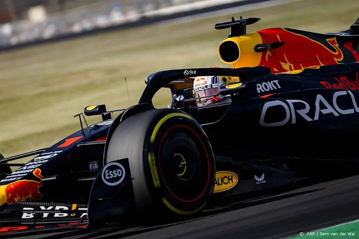 achtste tijd voor verstappen in natte derde training silverstone