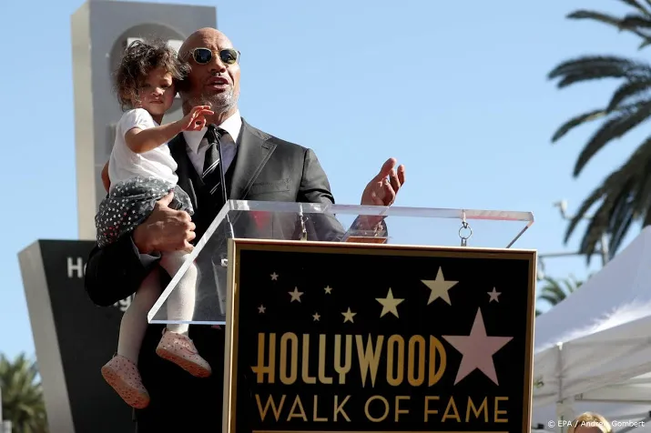 acteur dwayne the rock johnson en gezin lopen coronavirus op