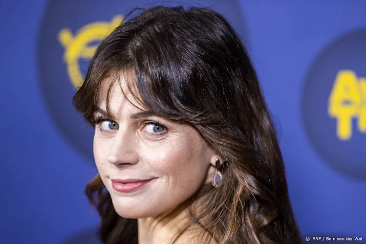 acteursprijs televizier wederom voor elise schaap