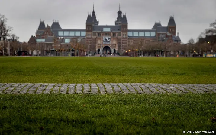 actievoerder reijinga gaat koffie drinken op museumplein