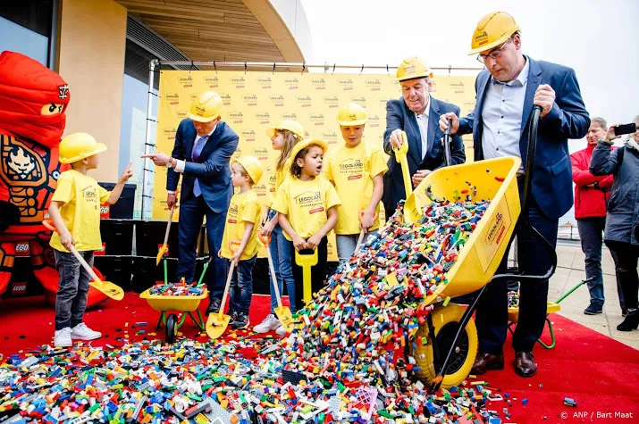ado stadion pier en kurhaus in legoland
