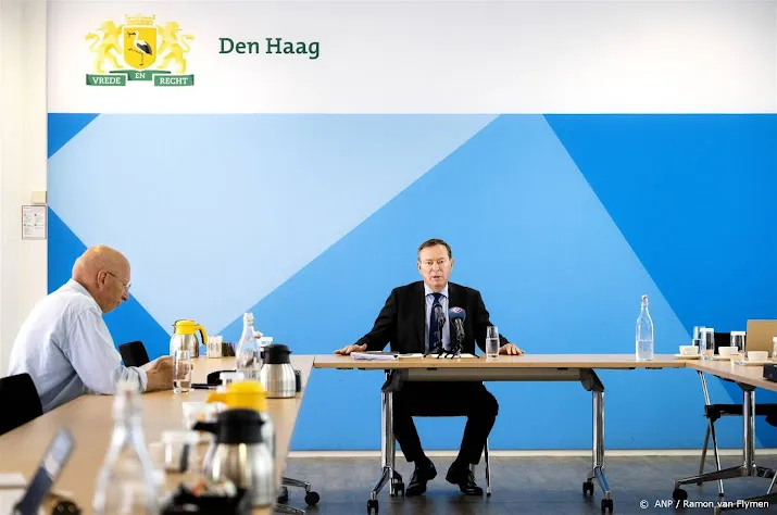 advies haagse gespreksleider bruins praat over de mos in college