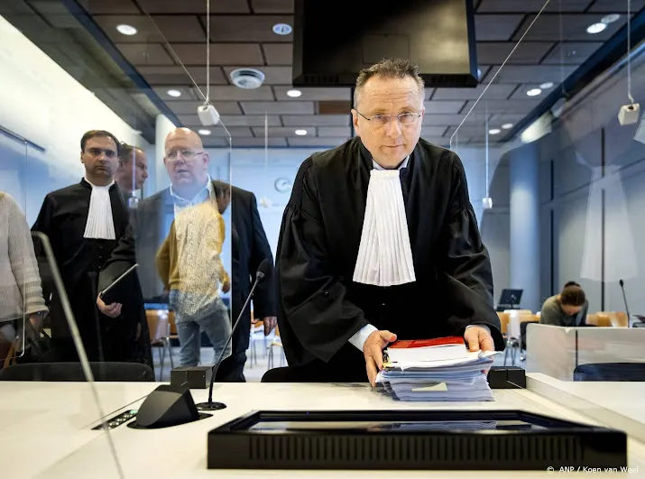 advocaat bereidt kort geding over lockdown voor