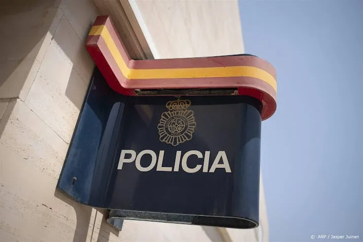 advocaat nederlandse man die in spanje vastzat op vliegtuig gezet