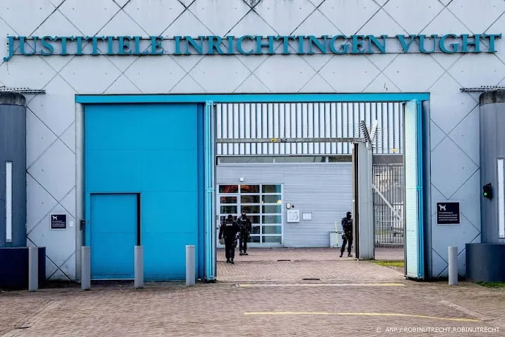 advocaat neef van ridouan taghi aangehouden in ebi vught