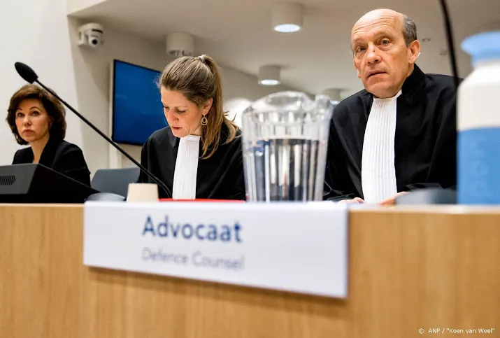 advocaten poelatov om jaagt ons op