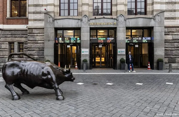 aex sluit op recordstand douglas verliest fors na beursdebuut