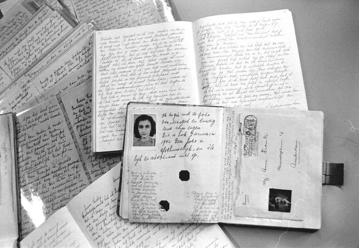 afgeplakte teksten dagboek anne frank openbaar