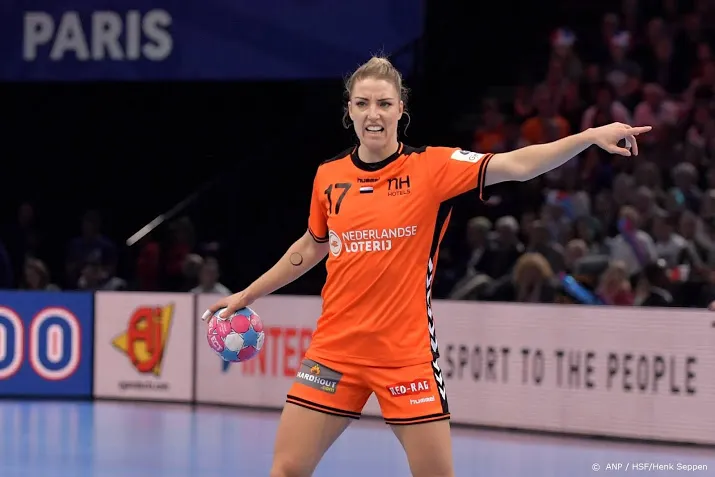 afgezwaaide handbalster groot in voorlopige selectie ek