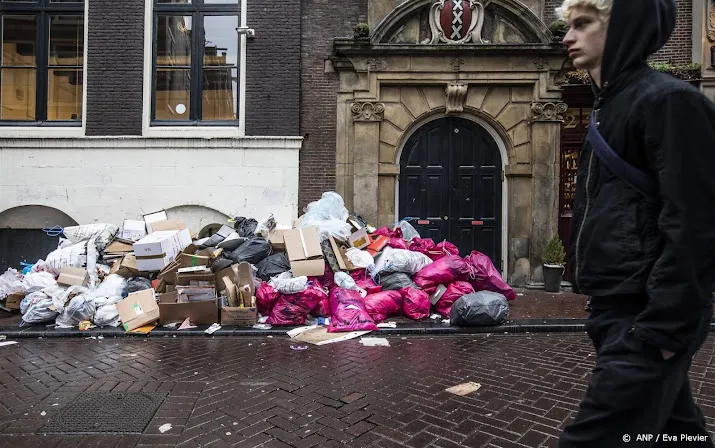 afval amsterdam weer opgehaald maar gaat enkele dagen duren