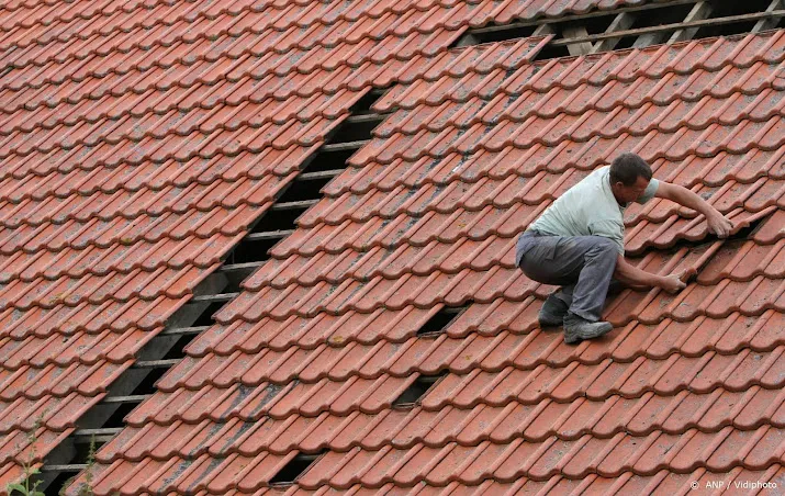 afwaaiende dakpannen blijven probleem rond vliegveld maastricht