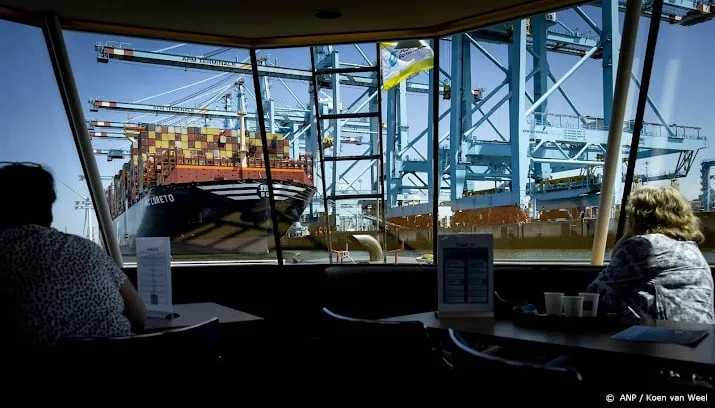 afzwakkende economie zorgt voor dip overslag haven rotterdam