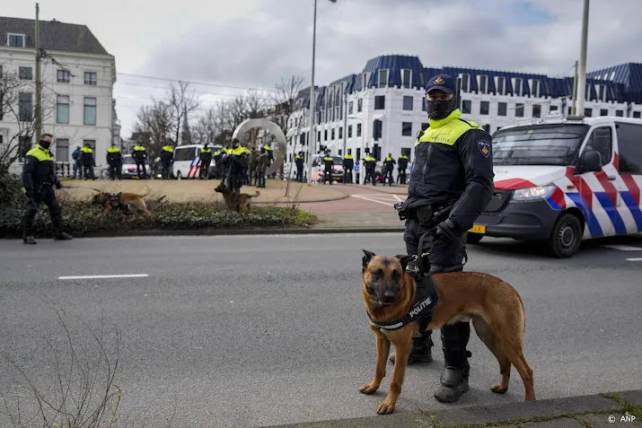 agent die bij haagse demonstratie hond inzette niet vervolgd