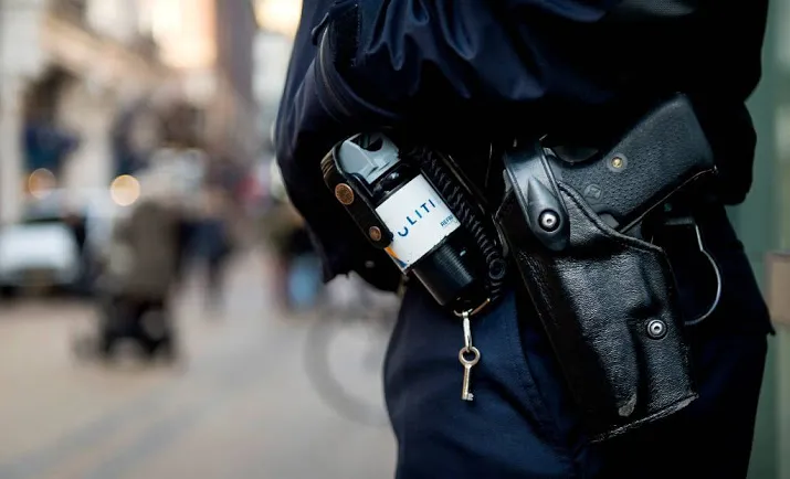 agent raakt dienstwapen kwijt bij aanhouding