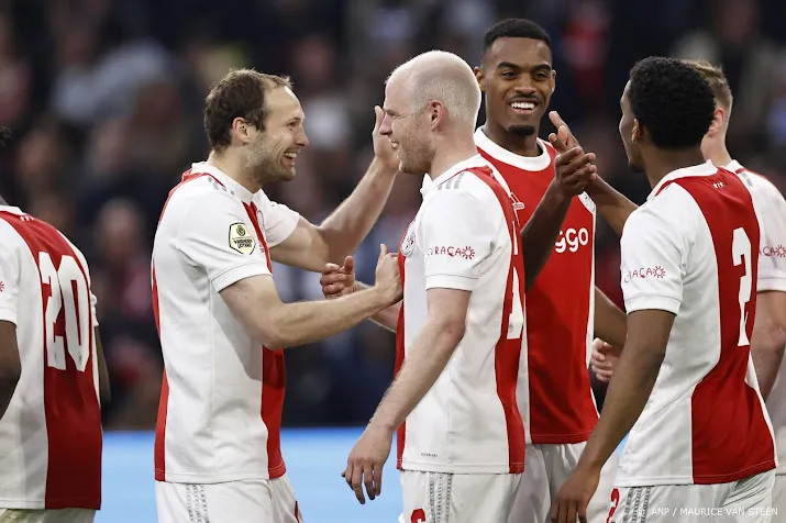 ajax bij behalen landstitel direct gehuldigd in arena