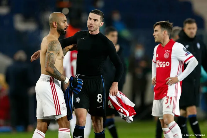 ajax laat atalanta ontsnappen in bergamo