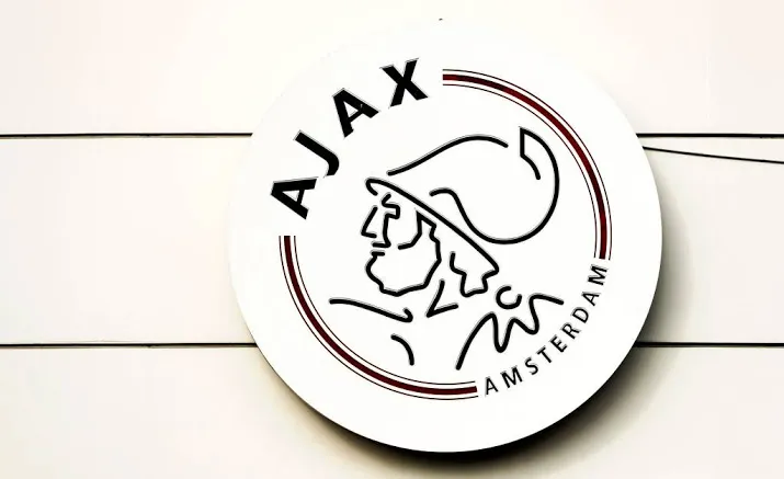 ajax sluit boekjaar af met winst