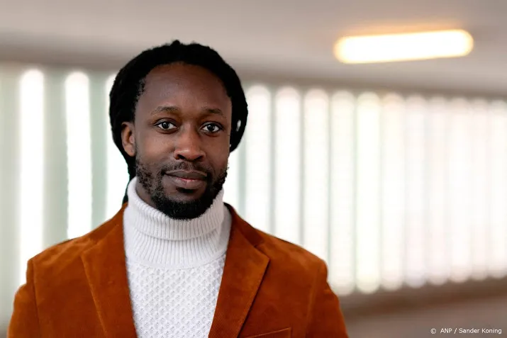 akwasi afrika museum ingehaald door snelheid van de tijd
