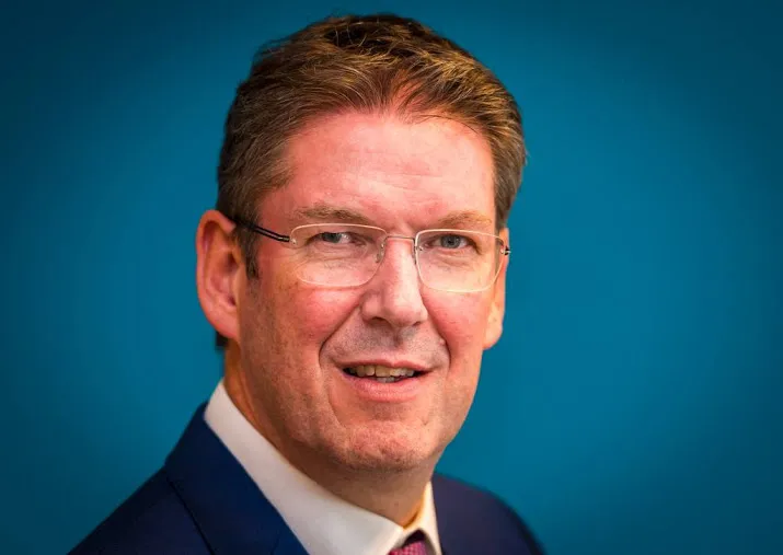 akzo vindt financieel directeur bij arcadis