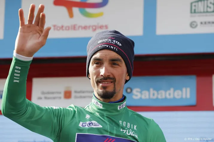 alaphilippe breekt schouderblad en ribben in luik bastenaken luik