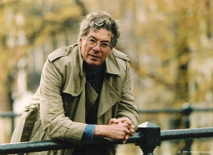 allard pierson wijdt expositie aan leven peter van straaten