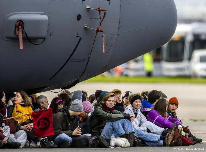 alle demonstranten klimaatacties schiphol oost weer vrij