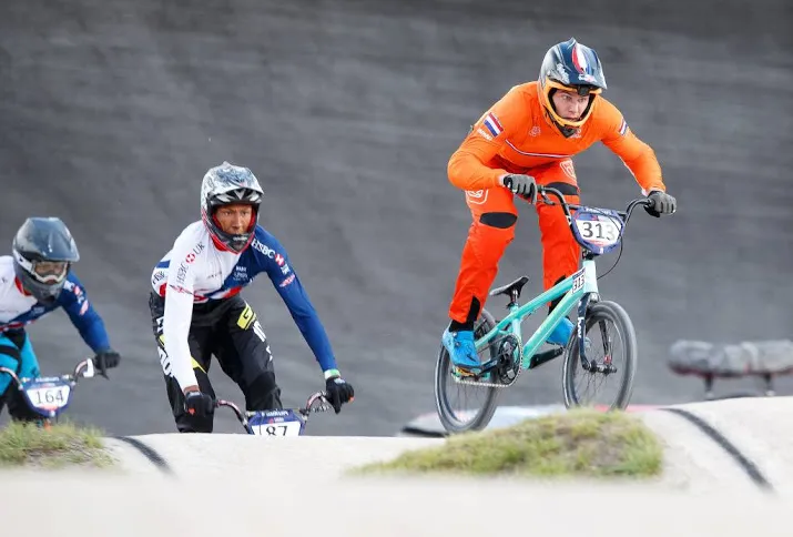 alle nederlandse bmxers ronde verder op ek