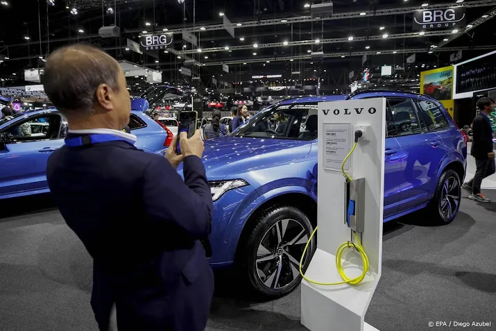 alle nieuwe volvos in 2030 elektrisch