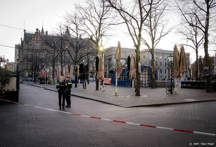 alphenaar blijft vastzitten voor bommelding binnenhof