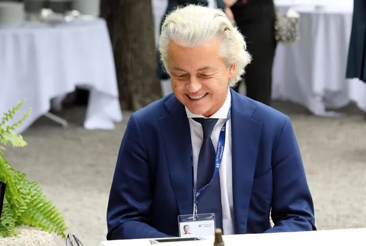ambtenaren bespraken vervolging wilders met om