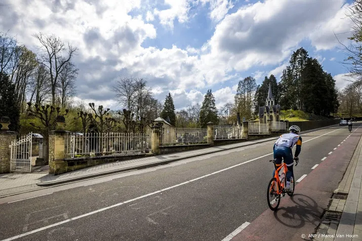 amstel gold race op afgesloten parcours zonder publiek