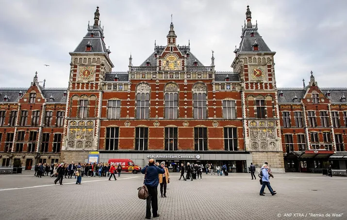 amsterdam cs ontpopt zich tot galerie