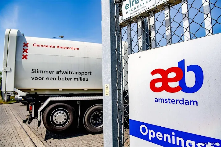 amsterdam doet aeb opnieuw in verkoop na overnameverbod acm