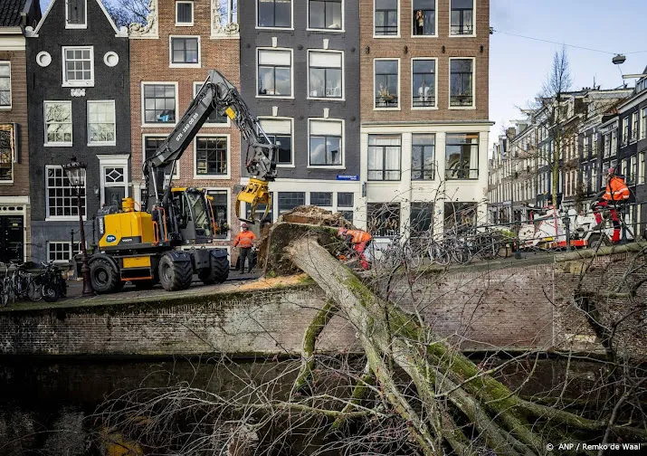 amsterdam opruimactie na eunice kan nog weken duren