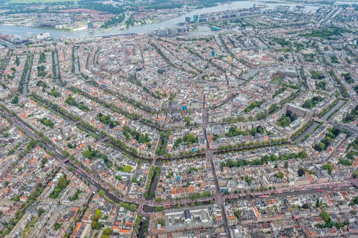 amsterdam stijgt op lijstje duurste steden