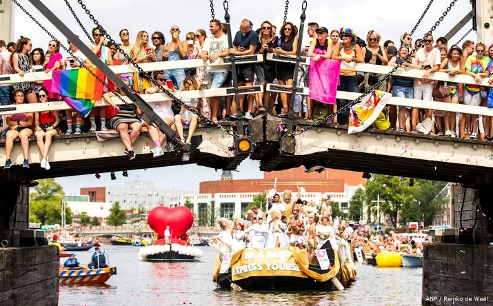 amsterdam toneel van de canal parade